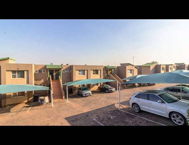 3 BEDROOM TOWNHOUSE FOR SALE IN WINCHESTER HILLS